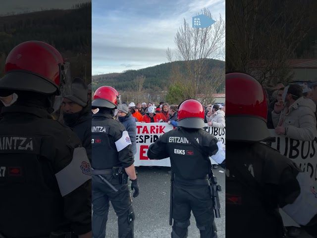 Tubos Reunidoseko greba mugagabea eten dute, momentuz bideoaren irudi txikia