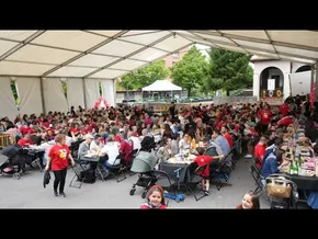 Atzoko eta gaurko ehunka kide bildu ditu Aretako Herri Eskolaren mendeurrenak bideoaren irudi txikia