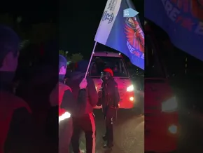 Autobusean eta oihu eta txistu artean sartu da Tubos Reunidoseko zuzendaritza bilerara bideoaren irudi txikia