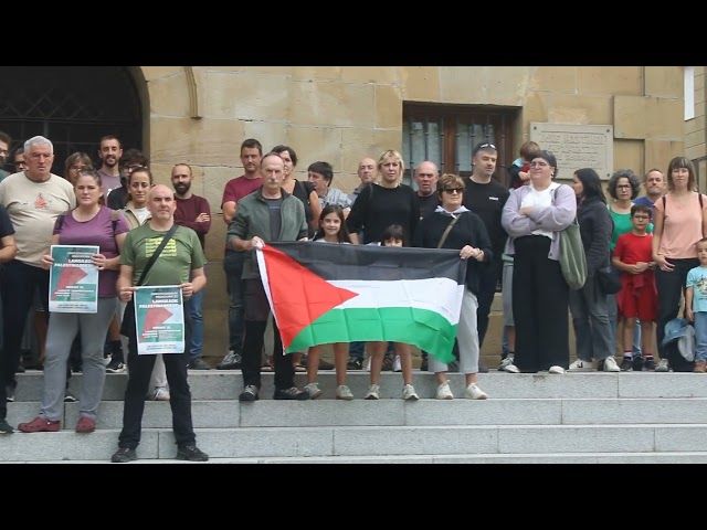 25/10/15 Palestinaren aldeko lanuzte orokorra: elkarretaratzea udaletxe atarian bideoaren irudi txikia