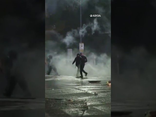 Italia-Israel partidako liskarretan, Palestinaren aldeko 20 manifestari atxilotu ditu poliziak bideoaren irudi txikia