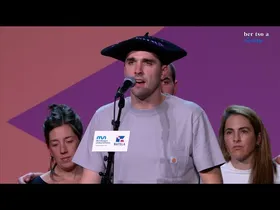 Bizkaiko Bertsolari Txapelketa 2025. Aitor Etxebarriazarraga Gabiola txapeldunaren agurra. edukiaren irudi txikia