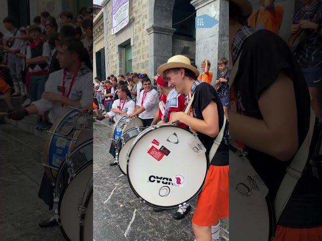 Festa-giroak hartu ditu Amurrioko bazter guztiak Iguarrakoaren etorrerarekin bideoaren irudi txikia