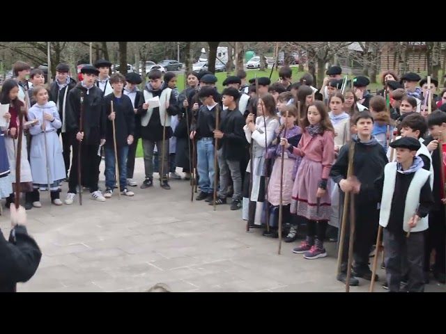 26/02/04 Agate Deunaren bezpera: Udarregi ikastolako DBH-koen kalejira bideoaren irudi txikia