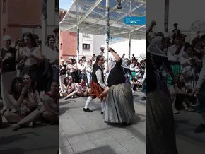Kultura | Trebeskak dantzan ospatu du bere mende erdia bideoaren irudi txikia