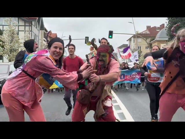KORRIKA klik-klak! ( Bideokronika - 7. eguna) bideoaren irudi txikia