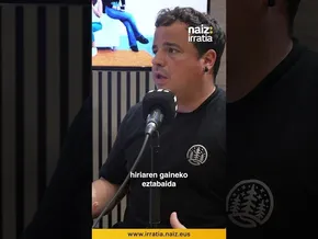 Asier Basurto Arruti eta ‘Turismoa, desazkundera bidaia’ liburua. bideoaren irudi txikia