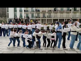 Gipuzkoako Inauteriak Herri konpartsa, Legazpin. edukiaren irudi txikia