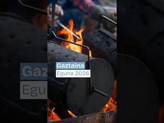 Kirikiñausien inguruan batu dira dozenaka herritar, Gaztaina Egunaren XXV. edizioan edukiaren irudi txikia