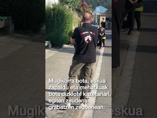 Aiaraldea Komunikabideko kazetari bat erasotu du desokupazio enpresa batek bideoaren irudi txikia