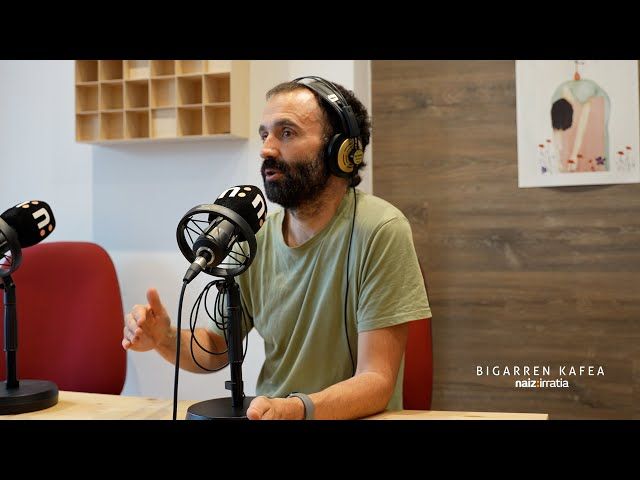 Jon Martinekin Lourdes Iriondori buruz | BIGARREN KAFEA bideoaren irudi txikia