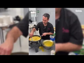 Asier Antia: Ezkiña tabernako patata-tortilla famatuaren atzean dagoen eskua bideoaren irudi txikia