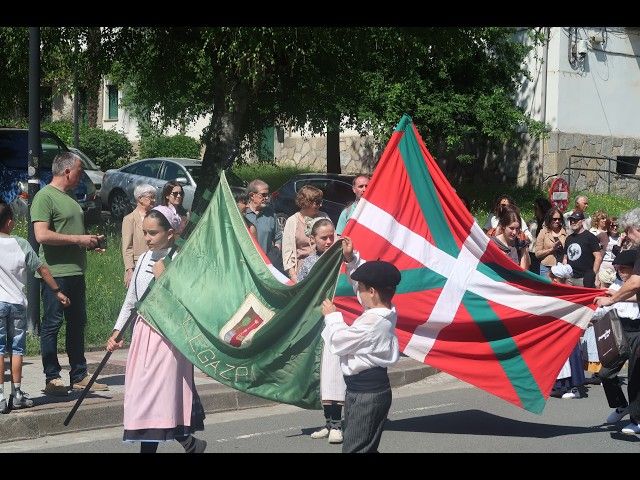 Haurrak Oin Puntetan topaketa egin dute Legazpin bideoaren irudi txikia