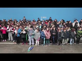 25/12/03 Euskararen Eguna: Udarregi ikastolakoen kantaldia edukiaren irudi txikia