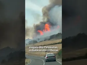 Ezkabarteko sutea kontrolatzeko lanetan jarraitzen dute suhiltzaileek edukiaren irudi txikia
