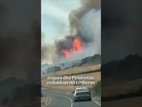 Ezkabarteko sutea kontrolatzeko lanetan jarraitzen dute suhiltzaileek bideoaren irudi txikia