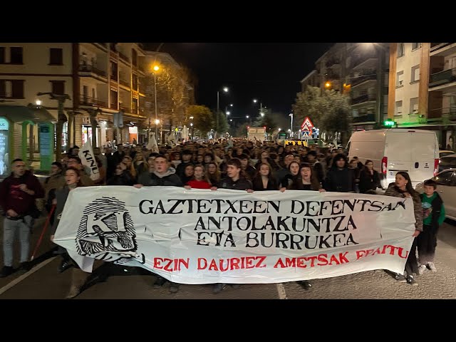 Jentetza batu zan Kiñu Gaztetxearen aldeko manifestazinoan bideoaren irudi txikia