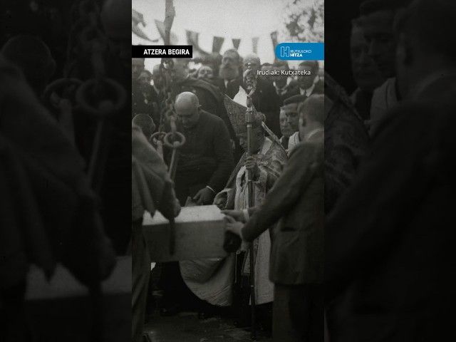 ⏳ Atzera Begira | Ehun urte pasatu dira Itsas Jauregiaren lehen harria jarri zutenetik bideoaren irudi txikia