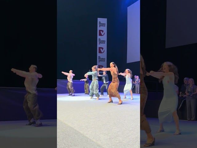 🤩 “Go!azen 13” telesailako aktoreek udako kanta abestu digute  aurrestreinaldian: BART 🕺🎶 #MAKUSI bideoaren irudi txikia