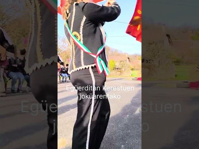 Zümatzeko maskaradakariak prestik dira iganteko bideoaren irudi txikia