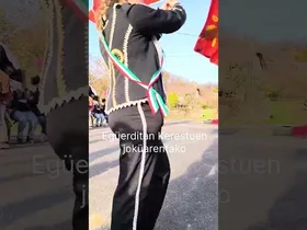 Zümatzeko maskaradakariak prestik dira iganteko edukiaren irudi txikia