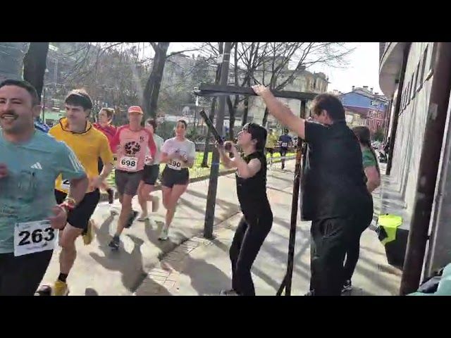 Urolako Trena Maratoia. Herri kirol elkarteko kideak, ingudearekin. bideoaren irudi txikia