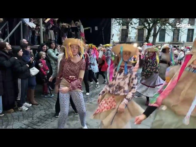 Dantzekin amaitu dituzte Aratusteak eskoriatzarrek bideoaren irudi txikia