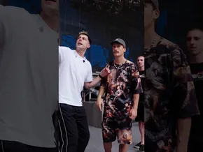 Eskerrak Albert Plaren 20 euroei 😗 Ohorea halako artistekin oholtza partekatzea ✨💞 bideoaren irudi txikia