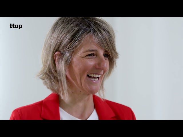 Ainhoa Lendinez eta 'Deabruaren Galderak' bideoaren irudi txikia