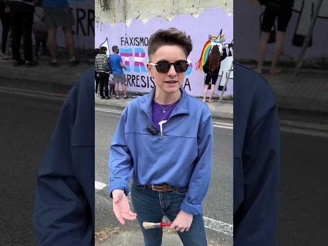 EHGAMek eta Wohouk faxismoaren aurka «trans erresistentzia» aldarrikatu dute, mural baten bidez bideoaren irudi txikia
