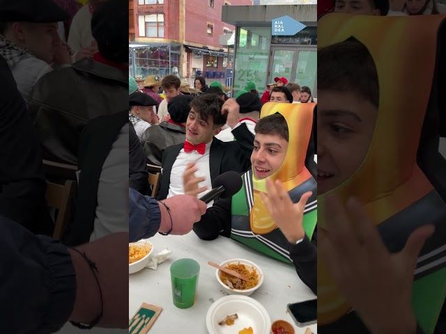 Laudioko jai-kuadrillen mozorroak ez daude euriari aurre egiteko prest bideoaren irudi txikia