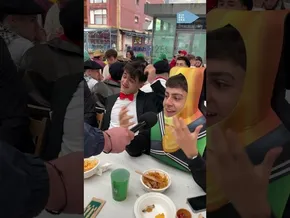 Laudioko jai-kuadrillen mozorroak ez daude euriari aurre egiteko prest bideoaren irudi txikia