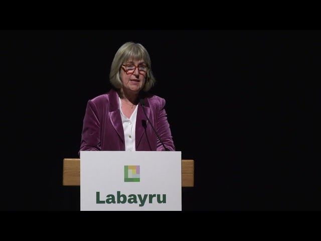 Labayru − Laguntzaileen Batzar Nagusia 2025 | Igone Etxebarria bideoaren irudi txikia