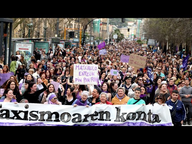 Faxismoaren aurka Donostiako kaleak bete dituzte martxoaren 8an bideoaren irudi txikia