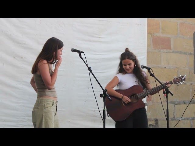 26/04/16 Garagardo Azokaren irekiera: Anuk eta Elene bideoaren irudi txikia