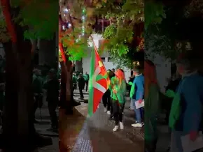 Euskal selekzioak lehen aldiz desfilatu du ofizialki ikurrinarekin Munduko Euskal Pilota Txapelketan bideoaren irudi txikia