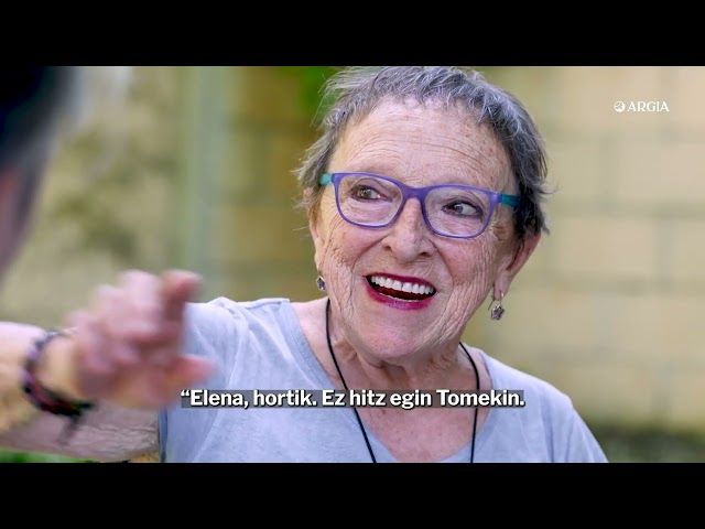 'Oso polita izan daiteke gure adinekoekin egindako komedia bat' bideoaren irudi txikia