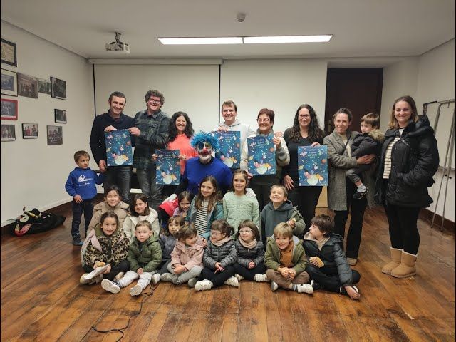 Porrotxek 'Zerua lapurtu dute' ikuskizun berria aurkeztu du Ordizian. bideoaren irudi txikia