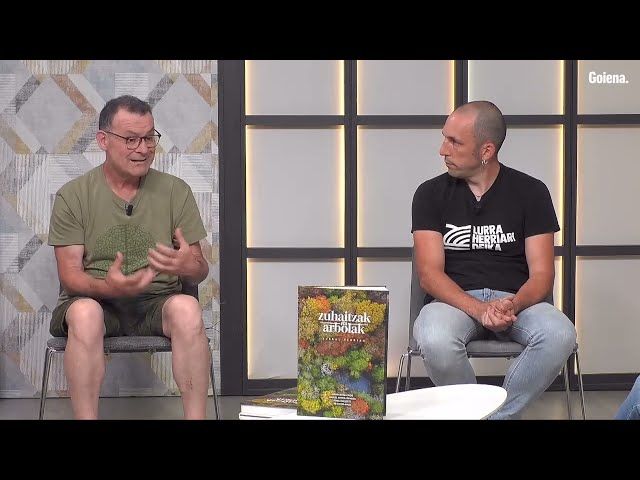 Zuhaitzak eta arbolak Euskal Herrian: 'Liburuak kultura eta natura bat direla azaltzen du' bideoaren irudi txikia