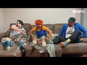 15 urteko siesta baten ostean, bueltan dira Upo, Topotin eta Bartolina edukiaren irudi txikia