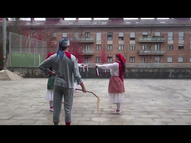 25/01/11 Udazkeneko Dantzari eta Trikiti Topafesta: dantzarien topaketako emanaldia bideoaren irudi txikia